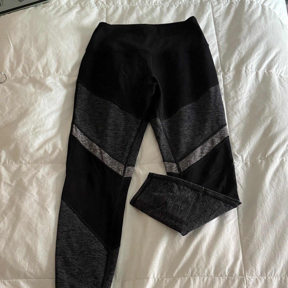 Alo Black and Gray Colorblock Leggings